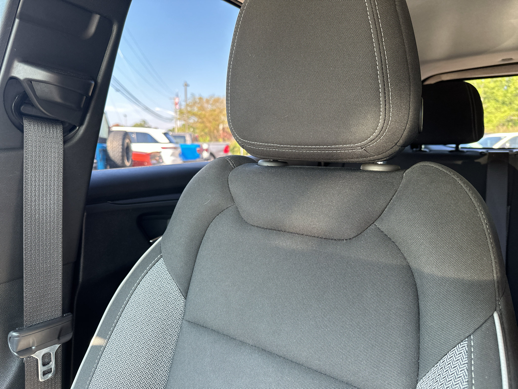 Used 2025 Chevrolet TrailBlazer LT AWD/4WD image 19