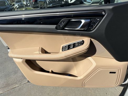 New 2026 Porsche Macan image 15
