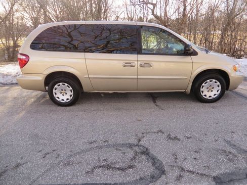 Used 2001 Chrysler Town & Country LX image 6
