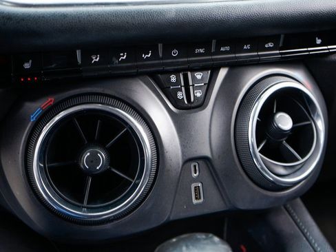 Used 2019 Chevrolet Blazer LT image 32