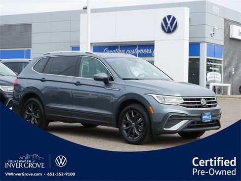 Certified 2024 Volkswagen Tiguan SE image 1