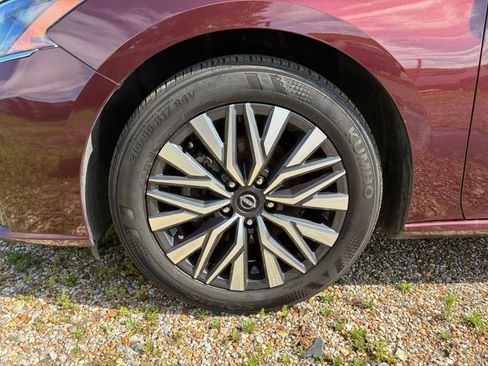Used 2025 Nissan Altima 2.5 SV FWD image 25