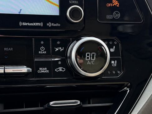 Used 2021 Toyota Highlander Limited image 31