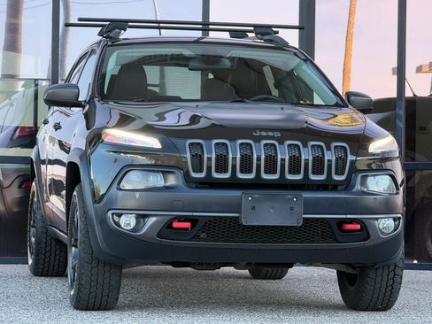 Used 2015 Jeep Cherokee Trailhawk w/ Leather Interior Group AWD/4WD image 18