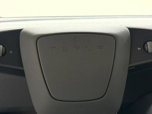 Used 2026 Tesla Model Y 2WD image 18
