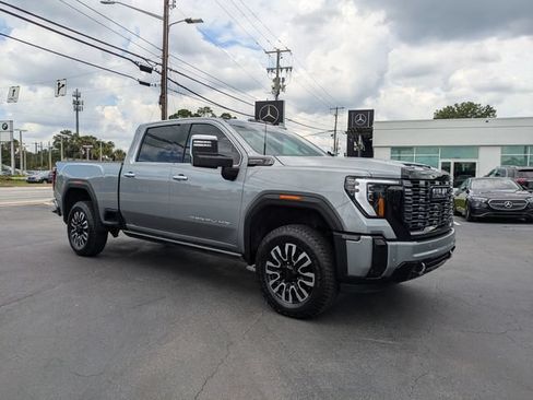 Used 2025 GMC Sierra 3500 Denali Ultimate AWD/4WD image 2