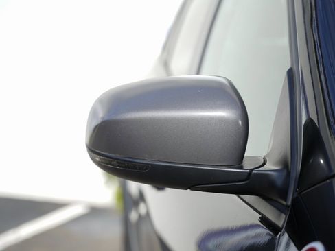 Used 2019 Jeep Cherokee Trailhawk w/ Cold Weather Group image 9