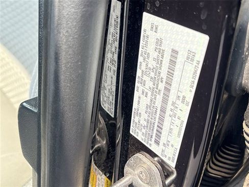 Used 2020 Ford Escape SE image 32