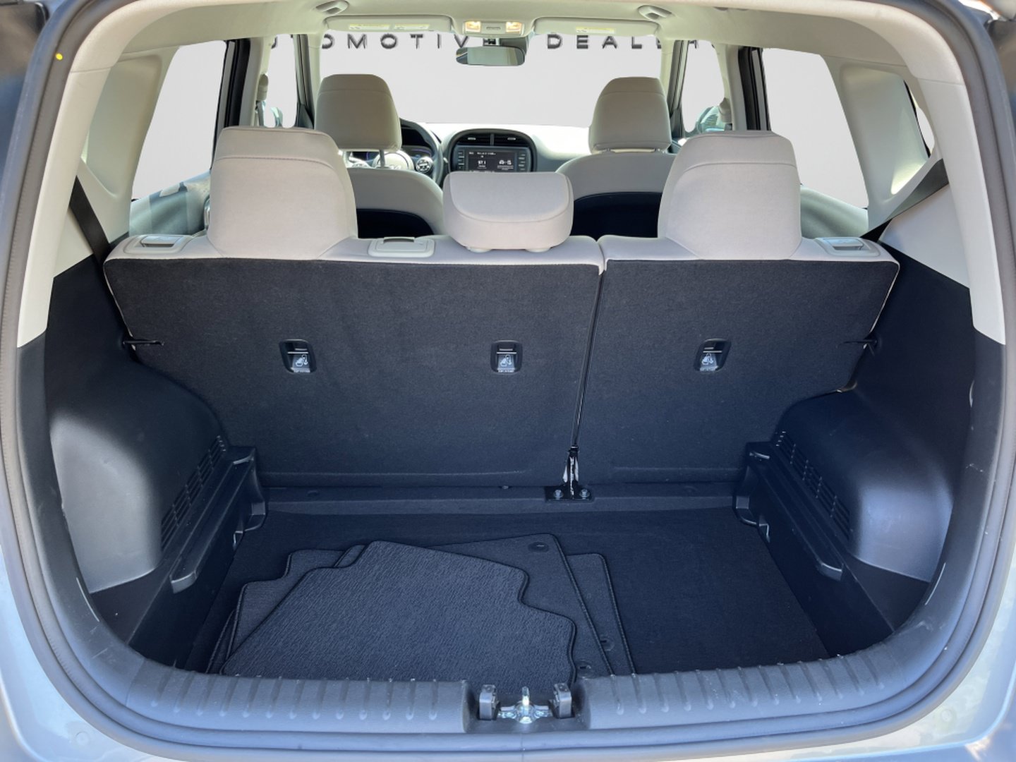 Used 2025 Kia Soul LX FWD image 12