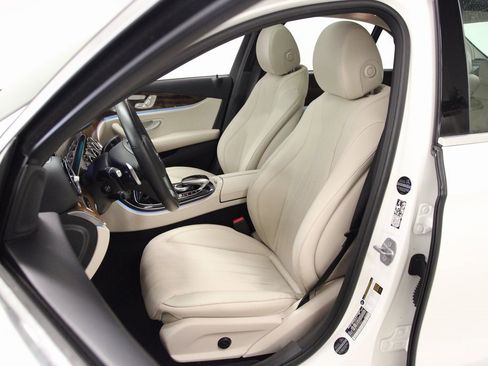 Used 2018 Mercedes-Benz E 300 4MATIC image 19