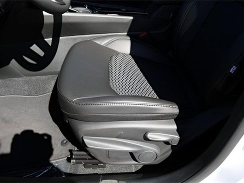 New 2026 Jeep Compass Latitude image 12