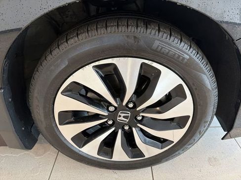 Used 2017 Honda Accord Touring image 14