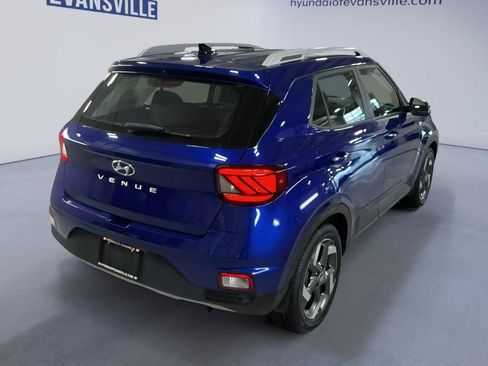 Used 2021 Hyundai Venue SEL w/ Premium Package FWD image 4