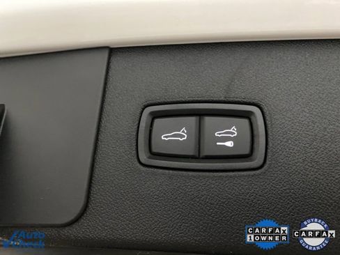 Used 2022 Porsche Cayenne w/ Premium Package image 8