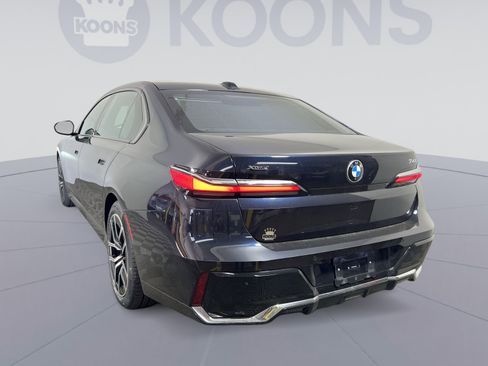 Used 2024 BMW 740i xDrive image 4