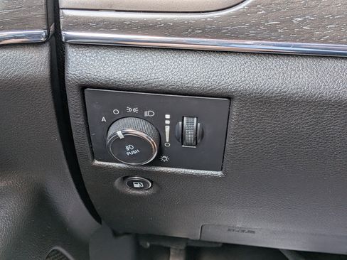 Used 2018 Jeep Grand Cherokee Limited w/ Luxury Group II image 24