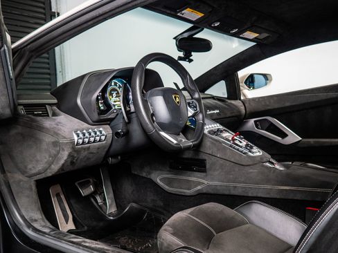 Used 2015 Lamborghini Aventador LP 700-4 image 22