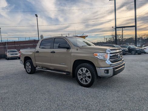 Used 2017 Toyota Tundra SR5 w/ SR5 Upgrade Package image 3