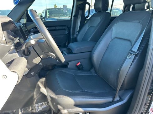 Used 2023 Land Rover Defender 130 X-Dynamic SE image 10