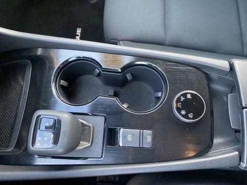 Used 2023 Nissan Rogue S image 25