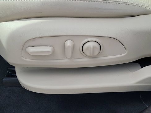 Used 2022 Buick Enclave Essence w/ Experience Buick Package FWD image 16