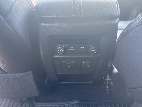 Used 2023 Chevrolet Traverse RS AWD/4WD image 13