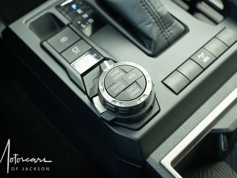 Used 2025 Toyota Tacoma TRD Off-Road image 17