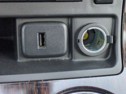 Used 2017 Chevrolet Traverse Premier image 31