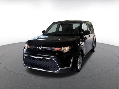 Used 2025 Kia Soul LX w/ LX Technology Package FWD image 13