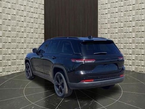 Certified 2023 Jeep Grand Cherokee Limited w/ Black Appearance Package AWD/4WD image 7