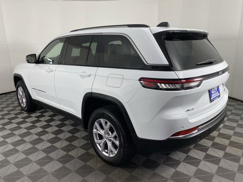 Used 2022 Jeep Grand Cherokee Limited image 11