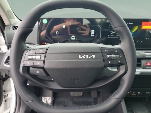 New 2025 Kia K4 EX image 13