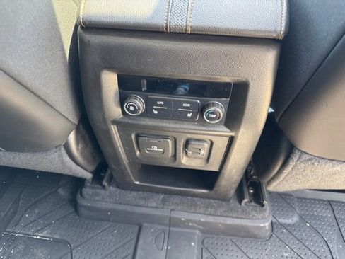 Used 2019 Chevrolet Traverse Premier w/ Redline Edition FWD image 14