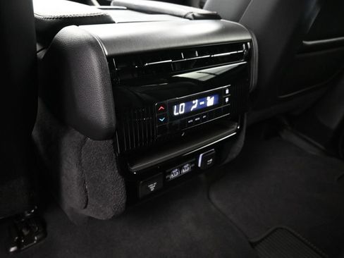 Used 2025 Jeep Wagoneer 4WD image 33