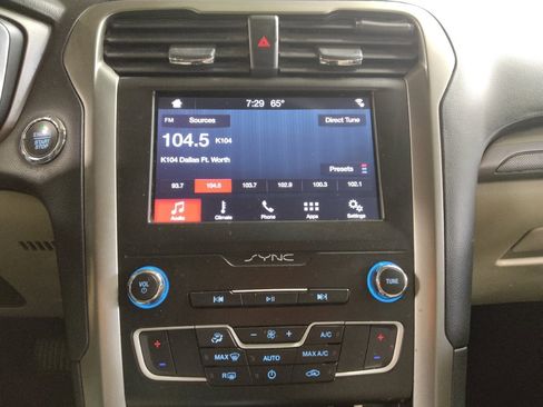 Used 2019 Ford Fusion SE image 25