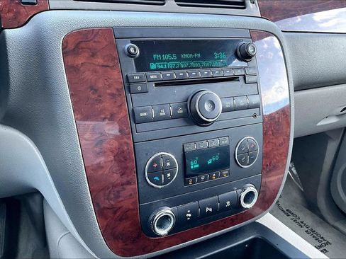 Used 2010 Chevrolet Suburban LT AWD/4WD image 18