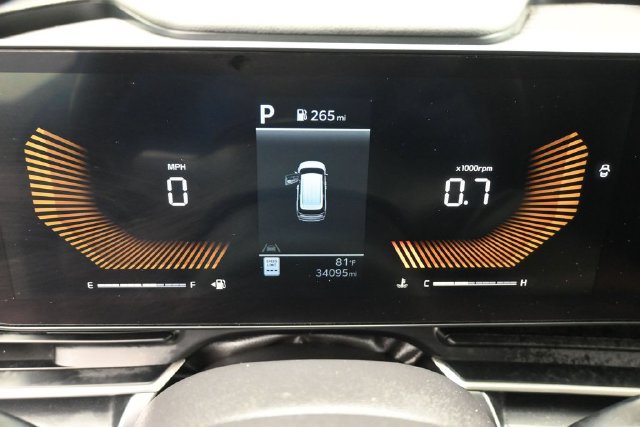 Used 2025 Kia Carnival FWD image 6