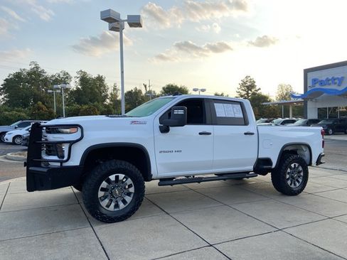 Used 2025 Chevrolet Silverado 2500 Custom AWD/4WD image 6
