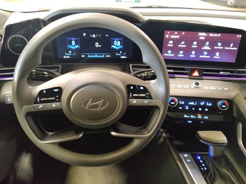 Used 2024 Hyundai Elantra SEL FWD image 22