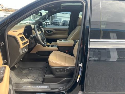 Used 2024 Chevrolet Suburban Premier AWD/4WD image 20