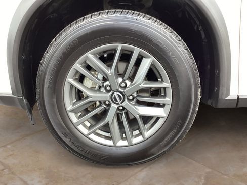 Used 2024 Nissan Rogue S FWD image 31