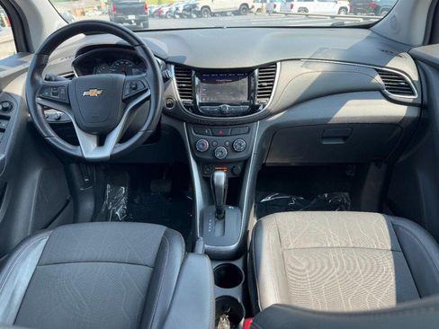 Used 2022 Chevrolet Trax LT w/ Driver Confidence Package AWD/4WD image 11