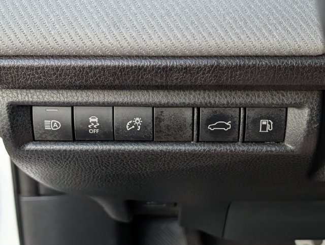 Used 2025 Toyota Camry SE w/ Convenience Package FWD image 23