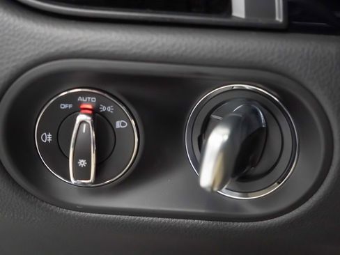 Certified 2025 Porsche Macan image 25