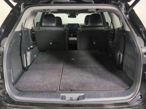 Used 2021 Toyota Highlander Platinum image 19