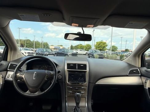 Used 2012 Lincoln MKX FWD image 14
