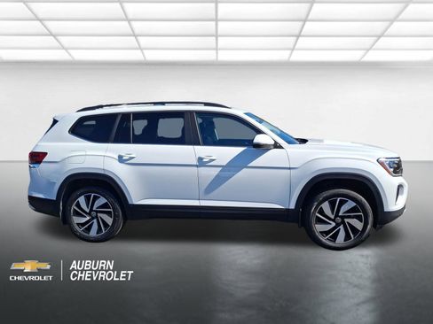Used 2024 Volkswagen Atlas SE FWD image 2