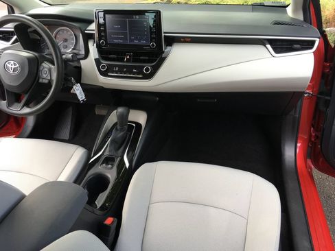 Used 2021 Toyota Corolla LE FWD image 29