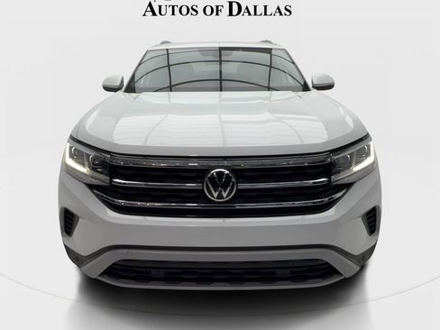 Used 2022 Volkswagen Atlas Cross Sport SE w/ Panoramic Sunroof Package FWD image 3