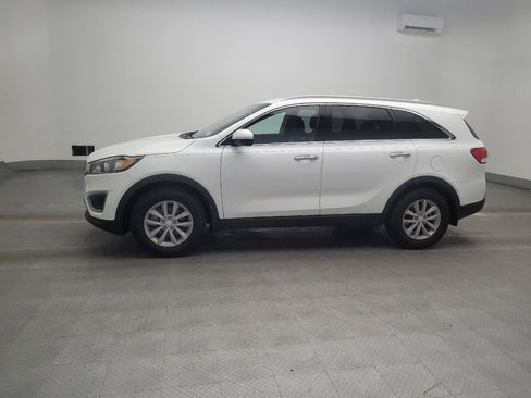 Used 2018 Kia Sorento LX image 2
